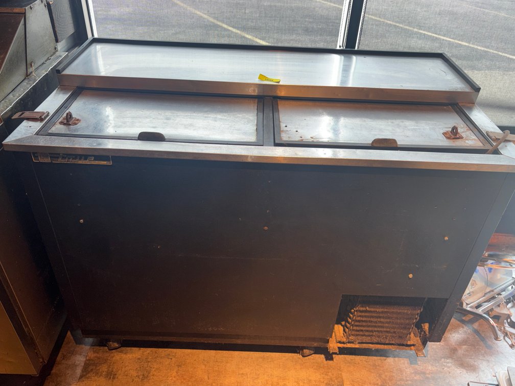 Bar145- True Commercial Bottle Cooler