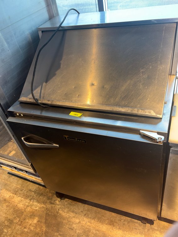 Bar145- Traulsen Refrigerated Prep Table