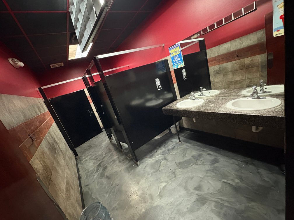 Bar145- Contents Of Bathroom