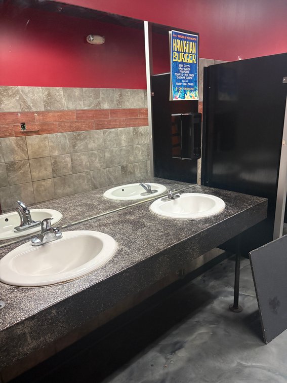 Bar145- Contents Of Bathroom