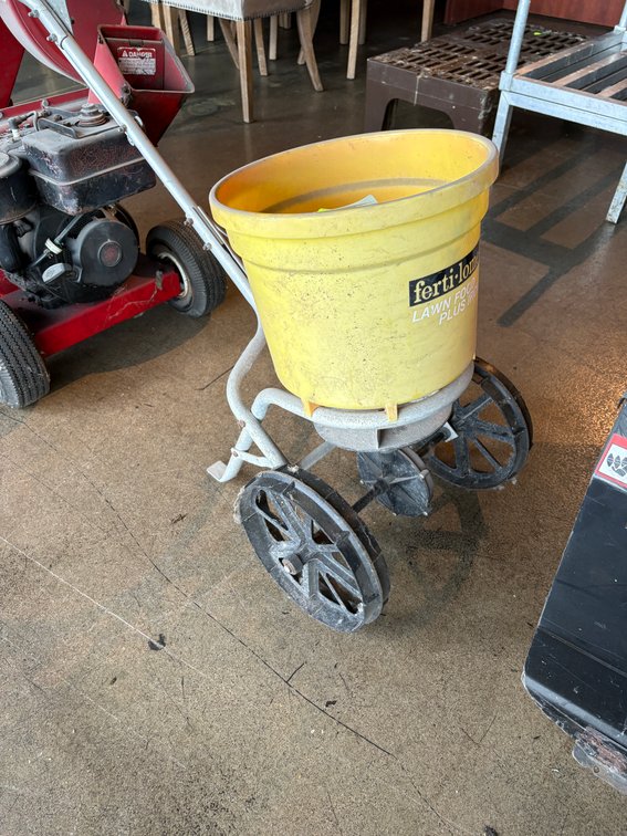 Bar145- Ferti-Lome Broadcast Spreader