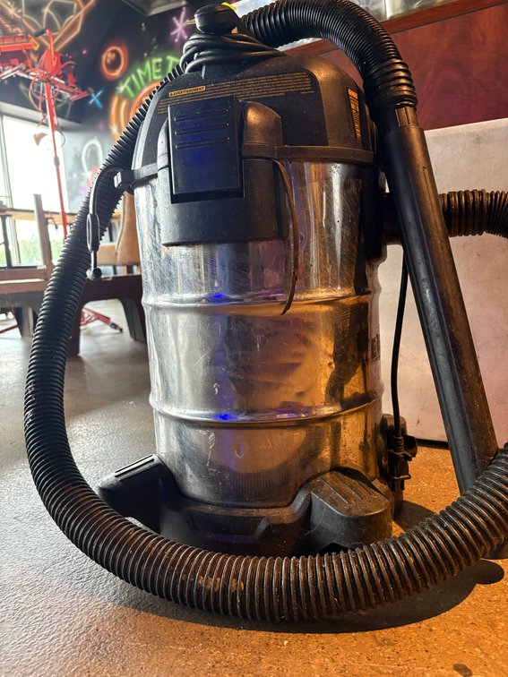 Bar145- DeWALT 8 Gallon Wet/Dry Vacuum