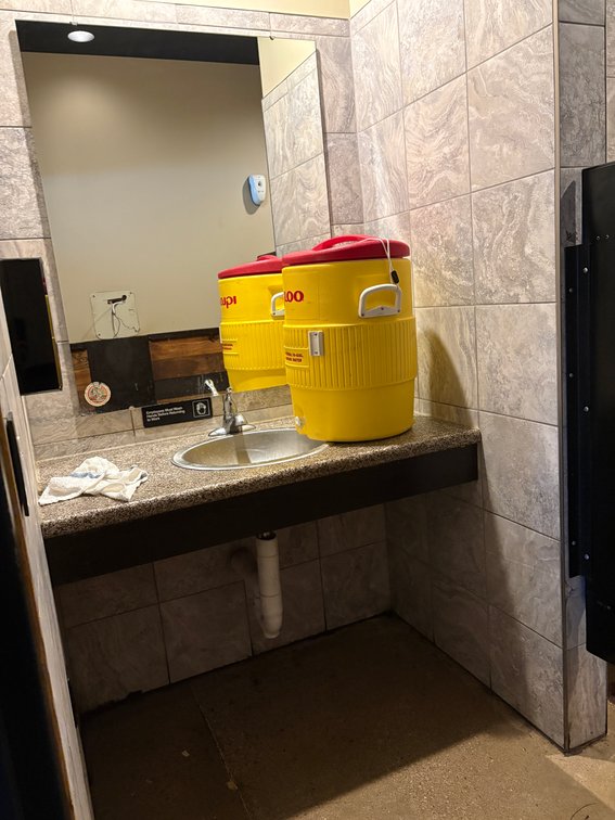 Bar145- Contents Of Bathroom