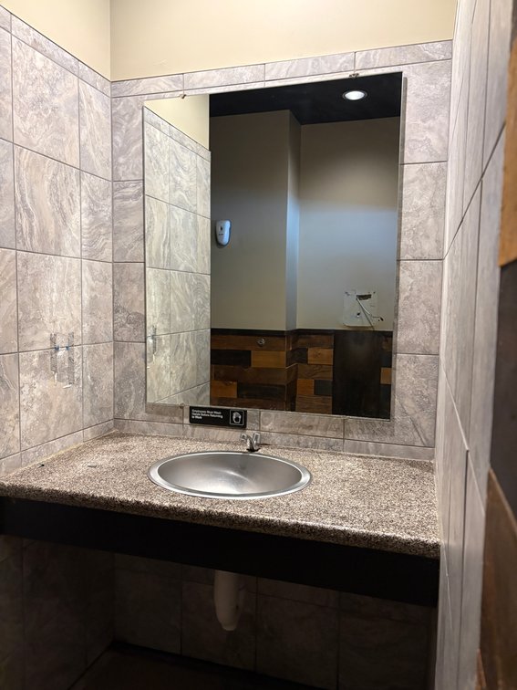 Bar145- Contents Of Bathroom