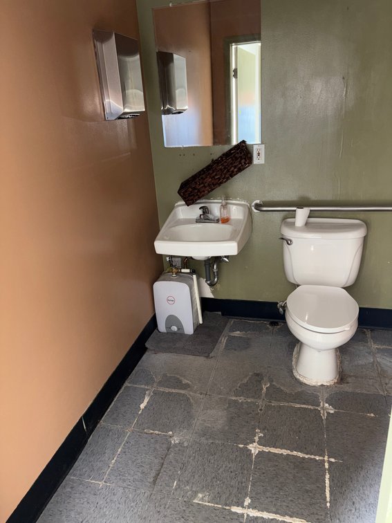 B2- Contents Of Bathroom