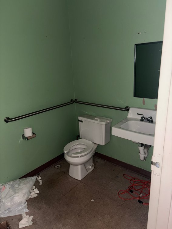 B2- Contents Of Bathroom