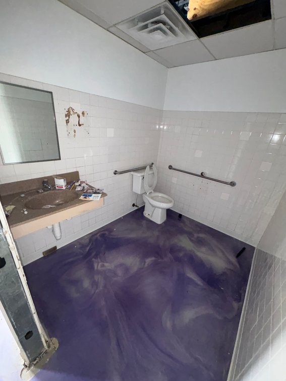 B3- Contents Of Bathroom