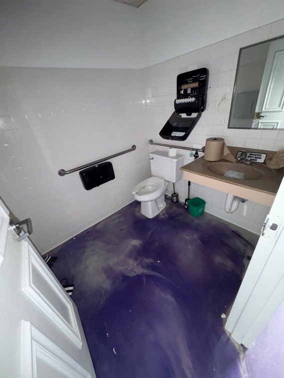 B3- Contents Of Bathroom
