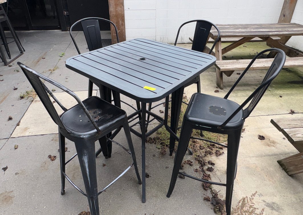 Bar145- Metal Patio Table and (4) Metal Chairs