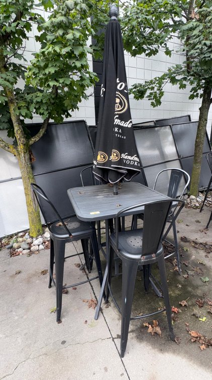 Bar145- Metal Patio Table and (4) Metal Chairs