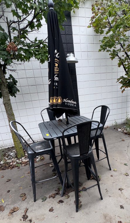 Bar145- Metal Patio Table and (4) Metal Chairs