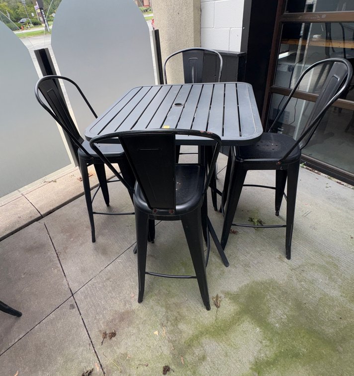 Bar145- Metal Patio Table and (4) Metal Chairs