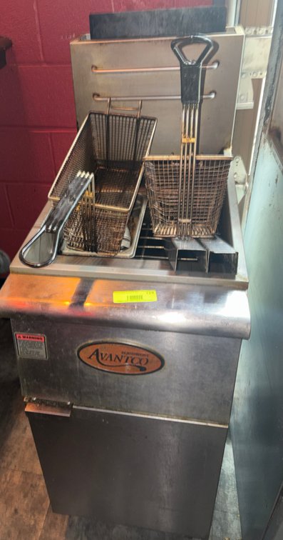 Bar145- Avantco Commercial Deep Fryer