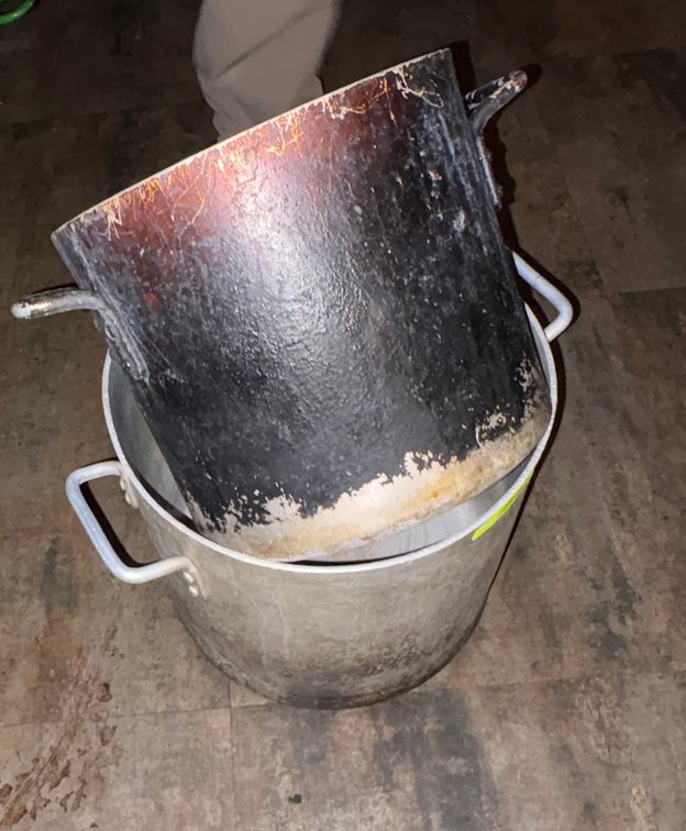 Bar145- (2) Aluminum Stock Pots