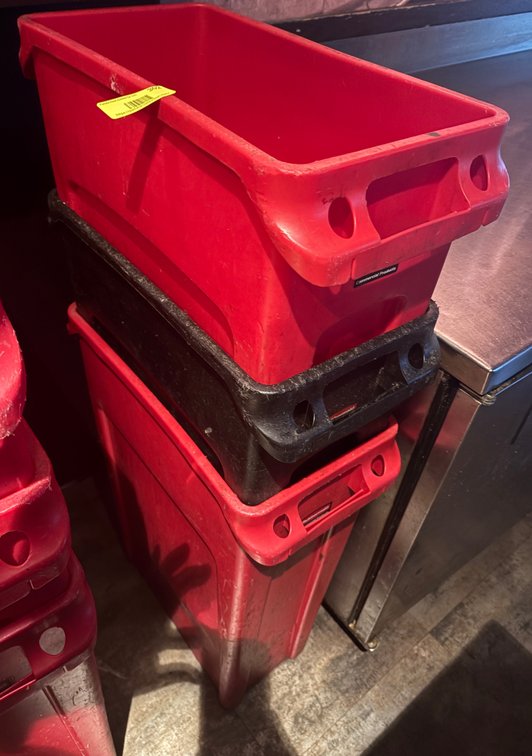 Bar145- (3) Rubbermaid Slim Jim Containers