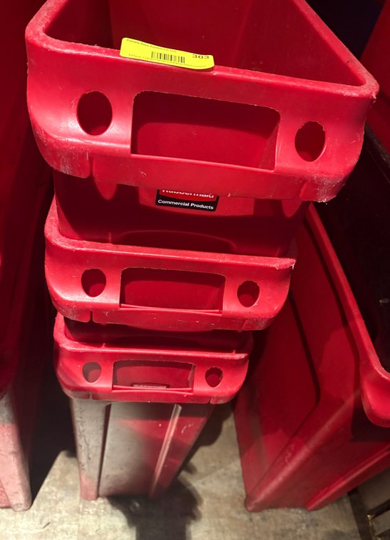 Bar145- (3) Rubbermaid Slim Jim Containers