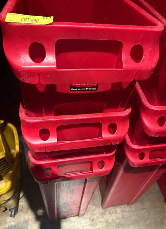 Bar145- (3) Rubbermaid Slim Jim Containers