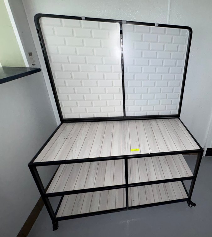 B3- Display Rack