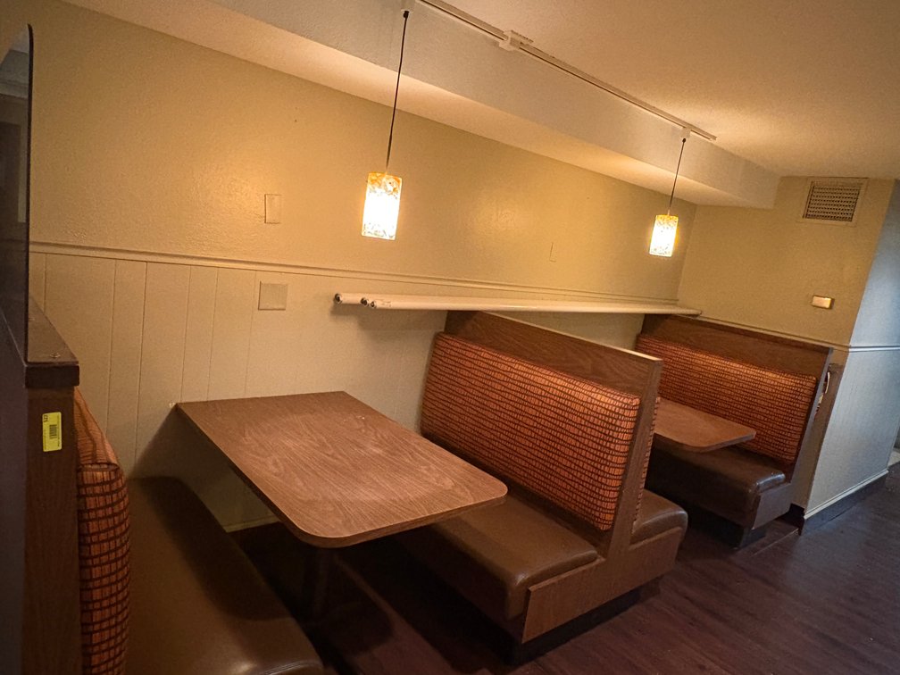 EL- (2) Booths & Table
