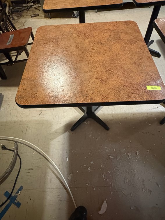 EL- Wood Table