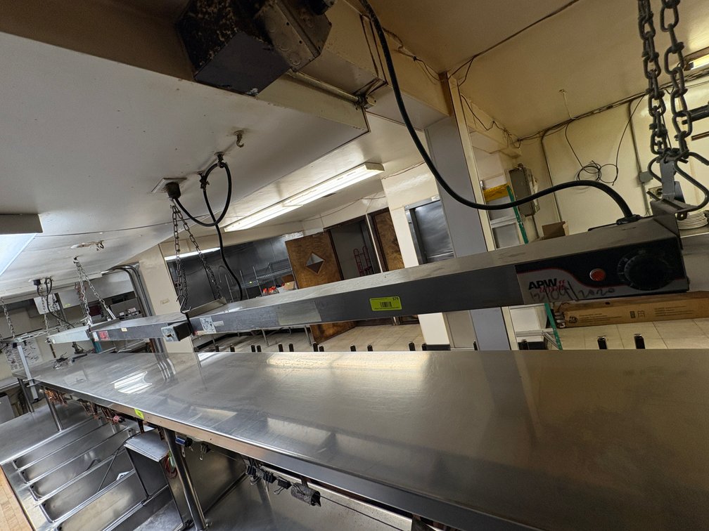 EL- Heat Lamps & (2) Hanging Shelves