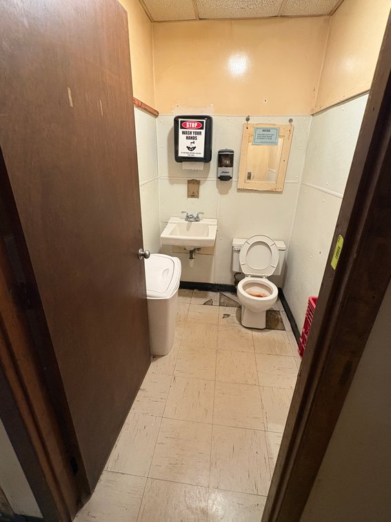 EL- Contents Of Bathroom