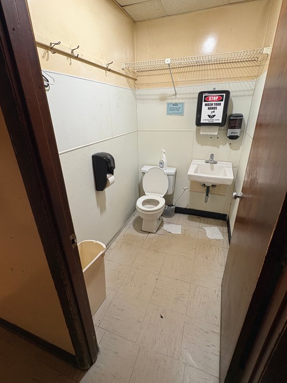 EL- Contents Of Bathroom