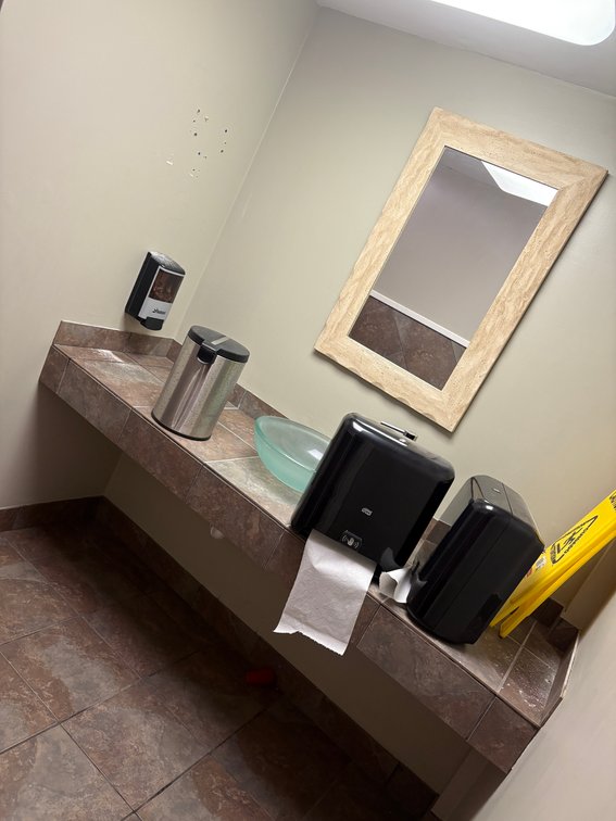 EL- Contents Of Bathroom