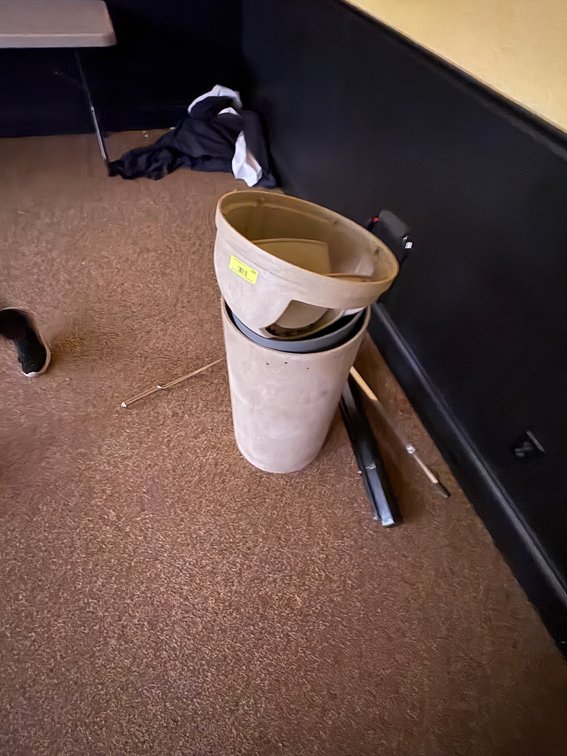 EL- Trash Can & Easels