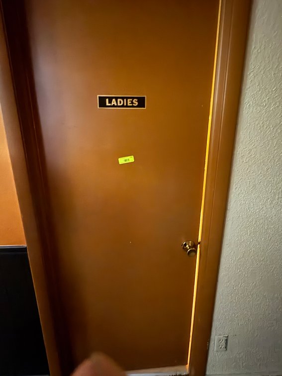 EL- Contents Of Bathroom