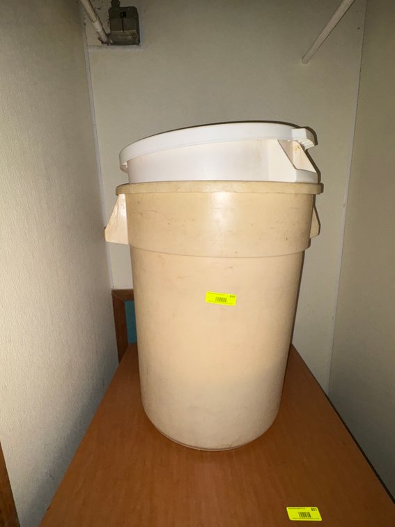 EL- (2) Trash Cans