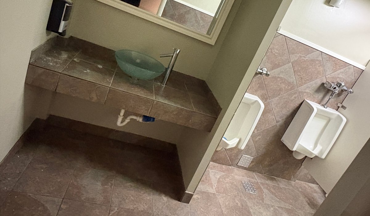EL- Contents Of Bathroom
