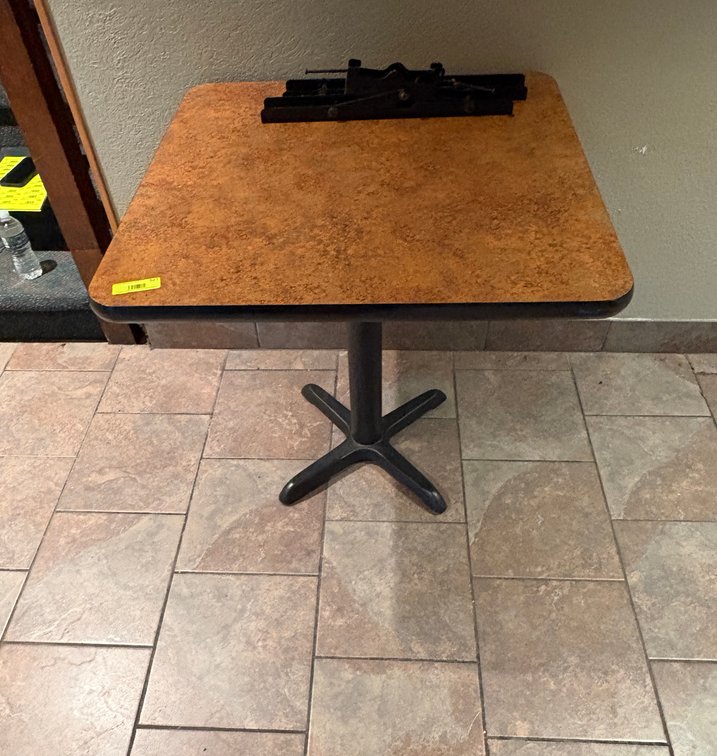 EL- Wood Table