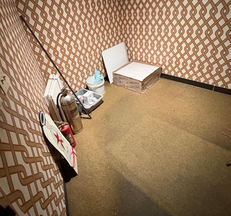 EL- Contents Of Room