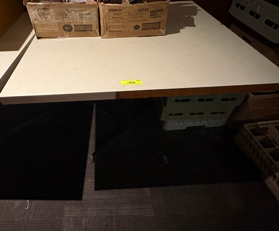 EL- Wood Table
