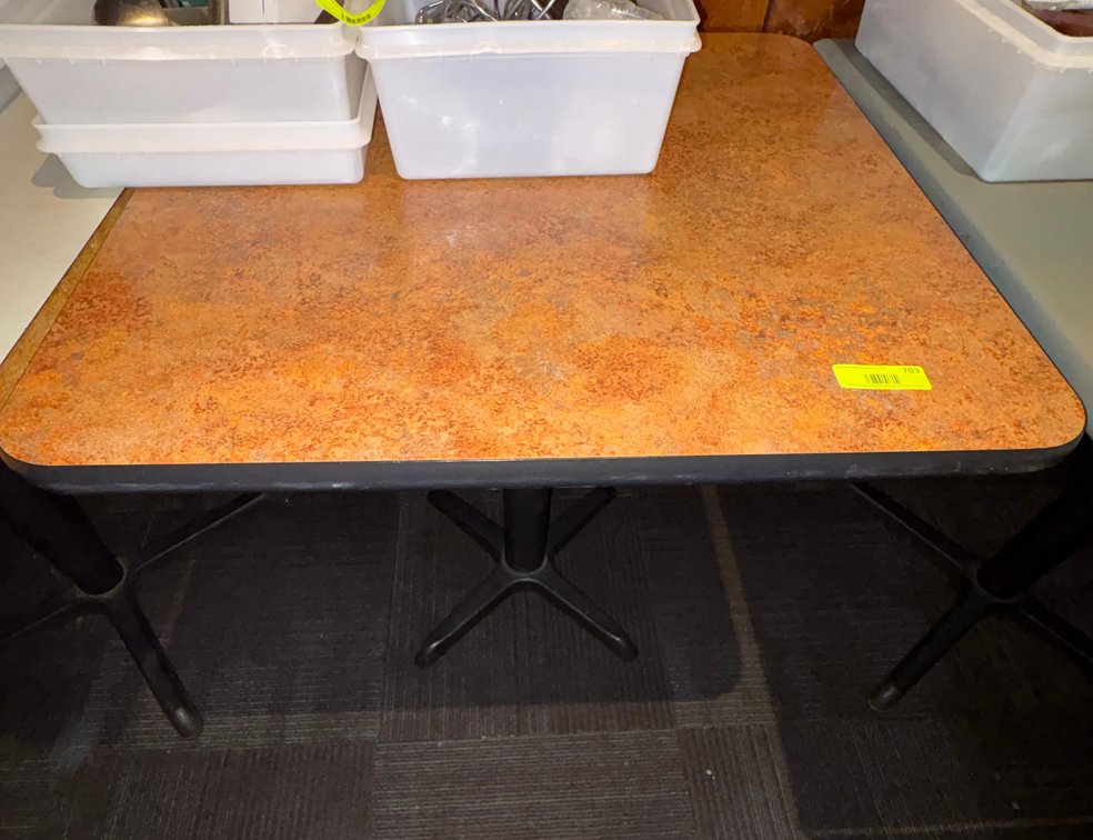 EL- Wood Table