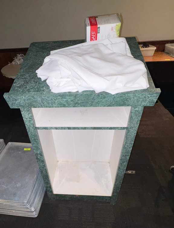 EL- Hostess Stand