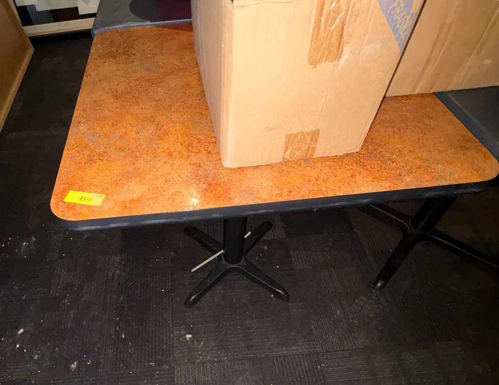 EL- Wood Table
