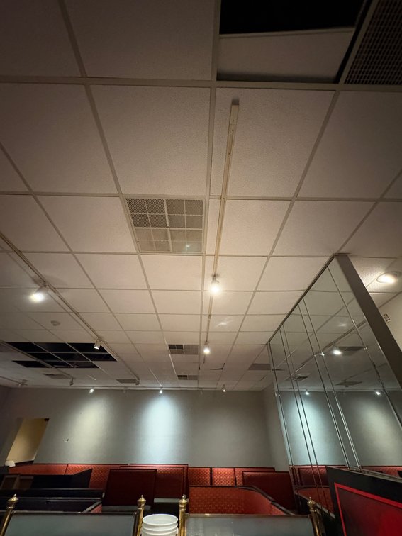 EL- (6) Sections Of Track Lighting