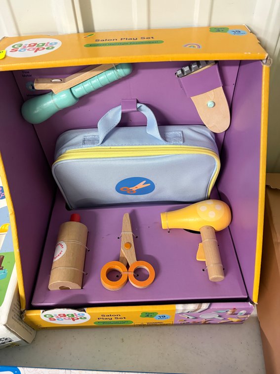 Giggle Scape Wooden Salon Play Set
