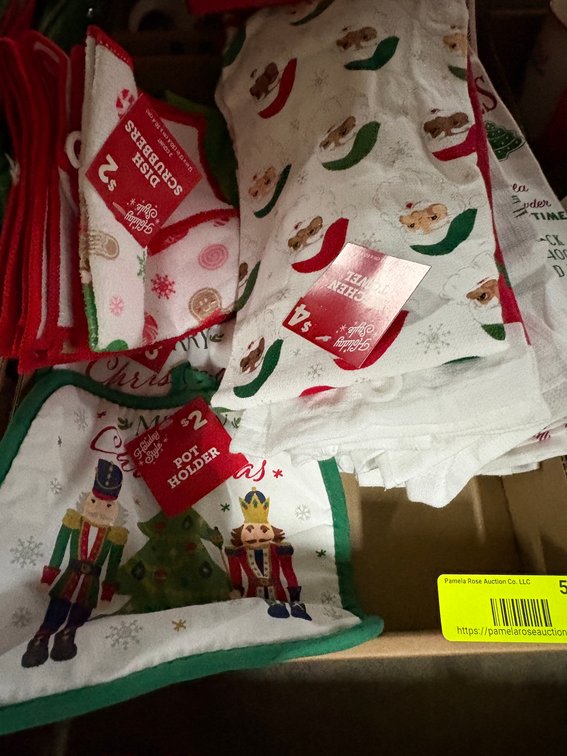 Holiday Style Christmas Kitchen Linens