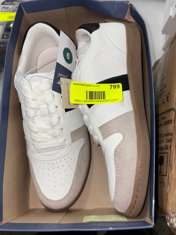 Universal Thread Nikita Sneakers Size 9
