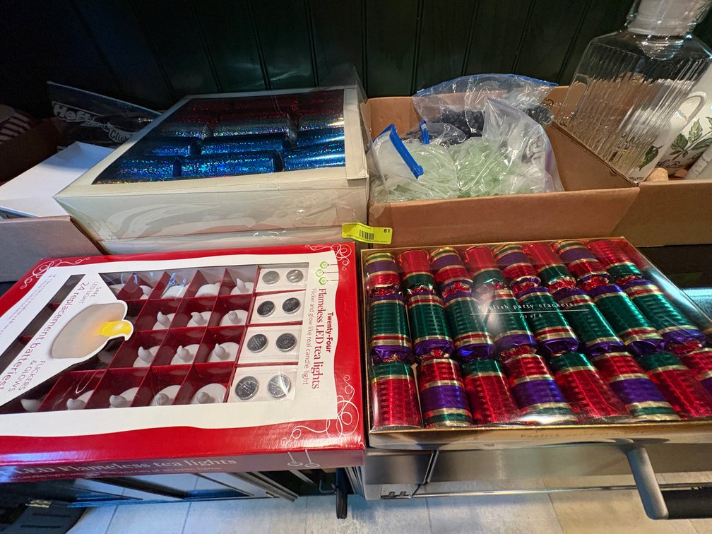 Zone 1-BK- LED Tea Lights and Party Crackers