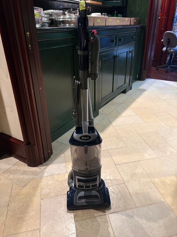 Zone 1-LR- Shark Lift-Away Upright Vacuum