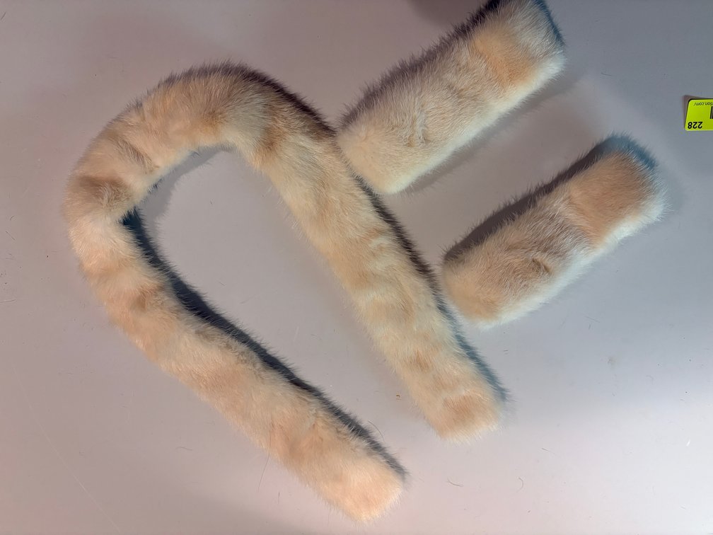 Zone 1-F- Fur Collar and Cuff Trim Set