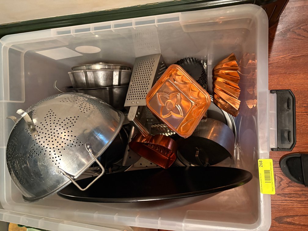Zone 1-E- Metal Bakeware and Kitchenware