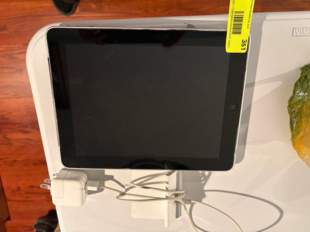 Zone 1-E- Apple iPad with Accessories