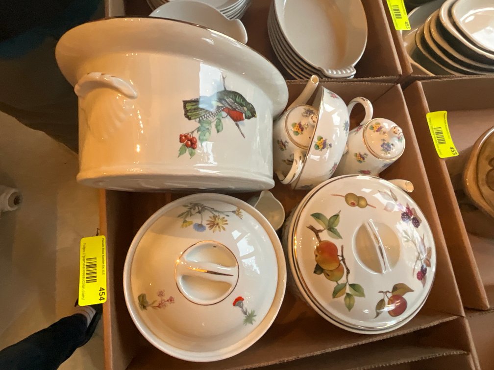 Zone 1-E- Porcelain and Ceramic Tableware