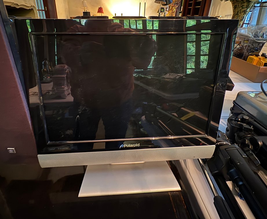 Zone 1-LR- Polaroid LCD Television