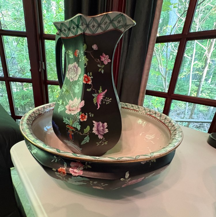 Zone 1-LR- Ceramic Pitcher and Basin Set